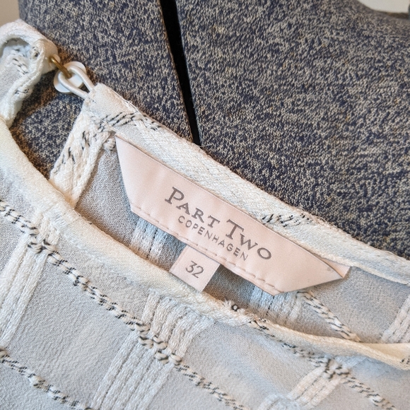 Part Two Copenhagen blouse with ruffled sleeves and textured windowpane pattern - Picture 7 of 8